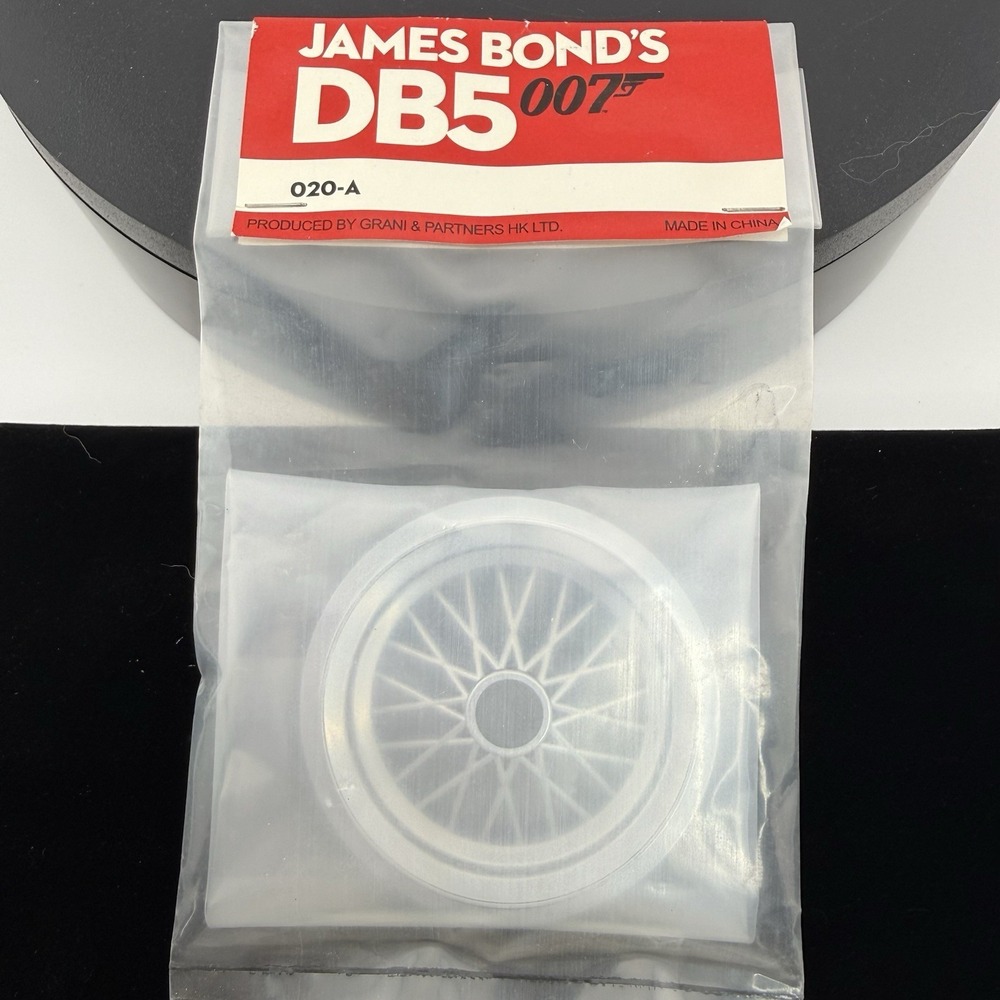 PART#20-A-BUILD YOUR OWN EAGLEMOSS JAMES BOND 007 1:8 ASTON MARTIN DB5 #20-A